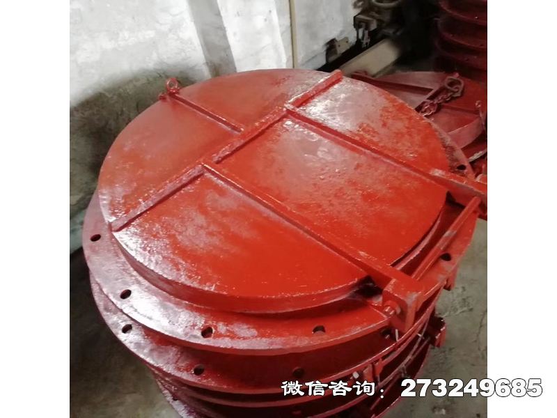 铸铁圆形河流拍门安装于江河堤防、蓄滞洪区排水口，由水务局、防汛指挥部等单位采用。双道密封结构抵御洪水冲击，铸铁材质耐高压冲刷。配重式自动启闭设计，支持与防洪闸门联动提升防灾能力。铸铁圆形河流拍门价格电话微信联系厂家。